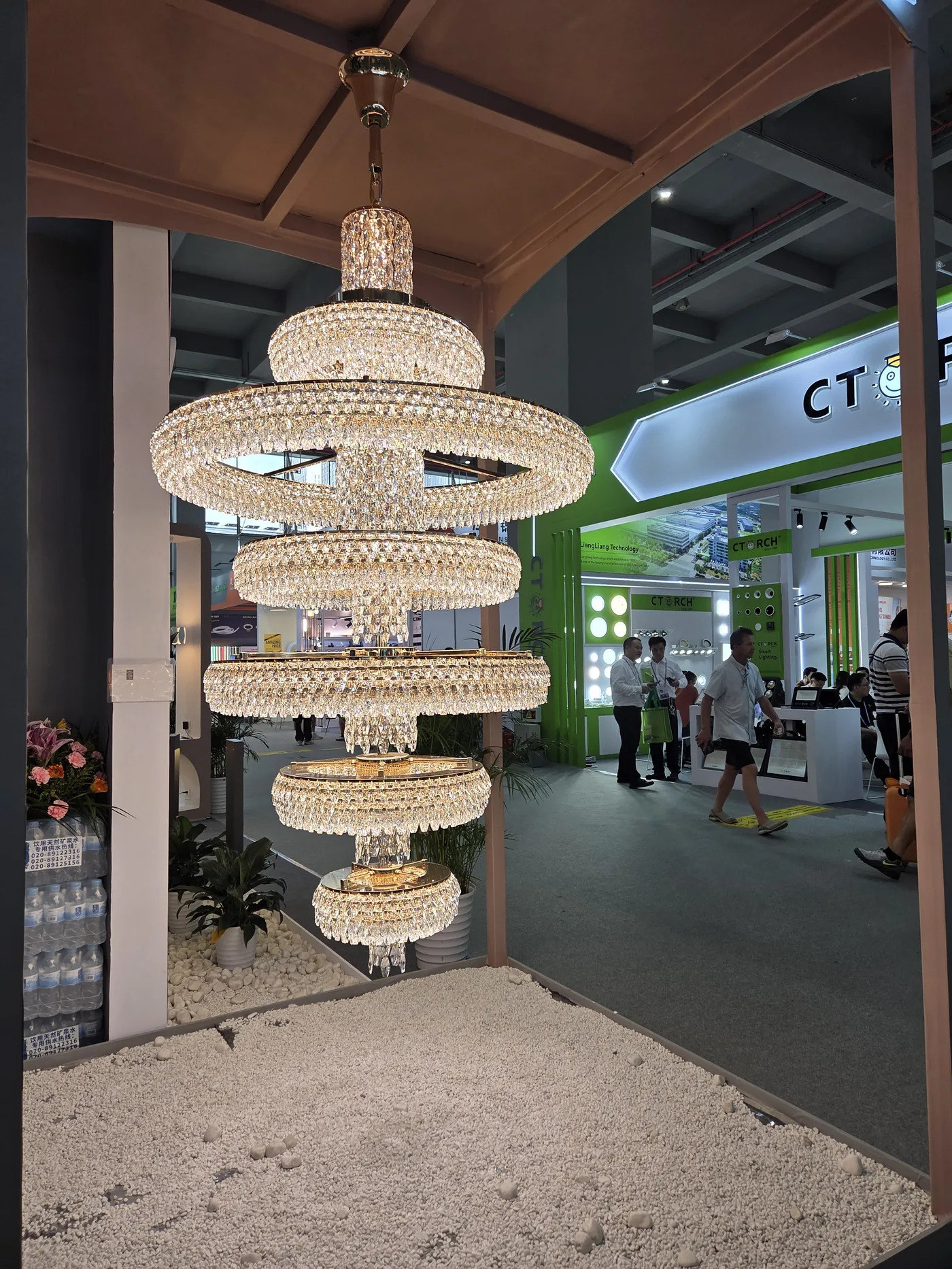 Lustre de cristal luxo na seção de iluminação — Fase 2 Casa e Decoração